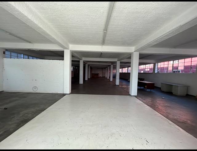 500M² BUILDING TO LET IN WOODSTOCK